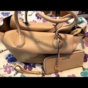 Beige Michael Kors handbag and matching wallet